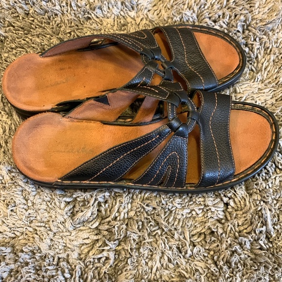 Clarks Leather Strappy Black Brown Sandals Womans 8M worn with lots of life left - Picture 4 of 6